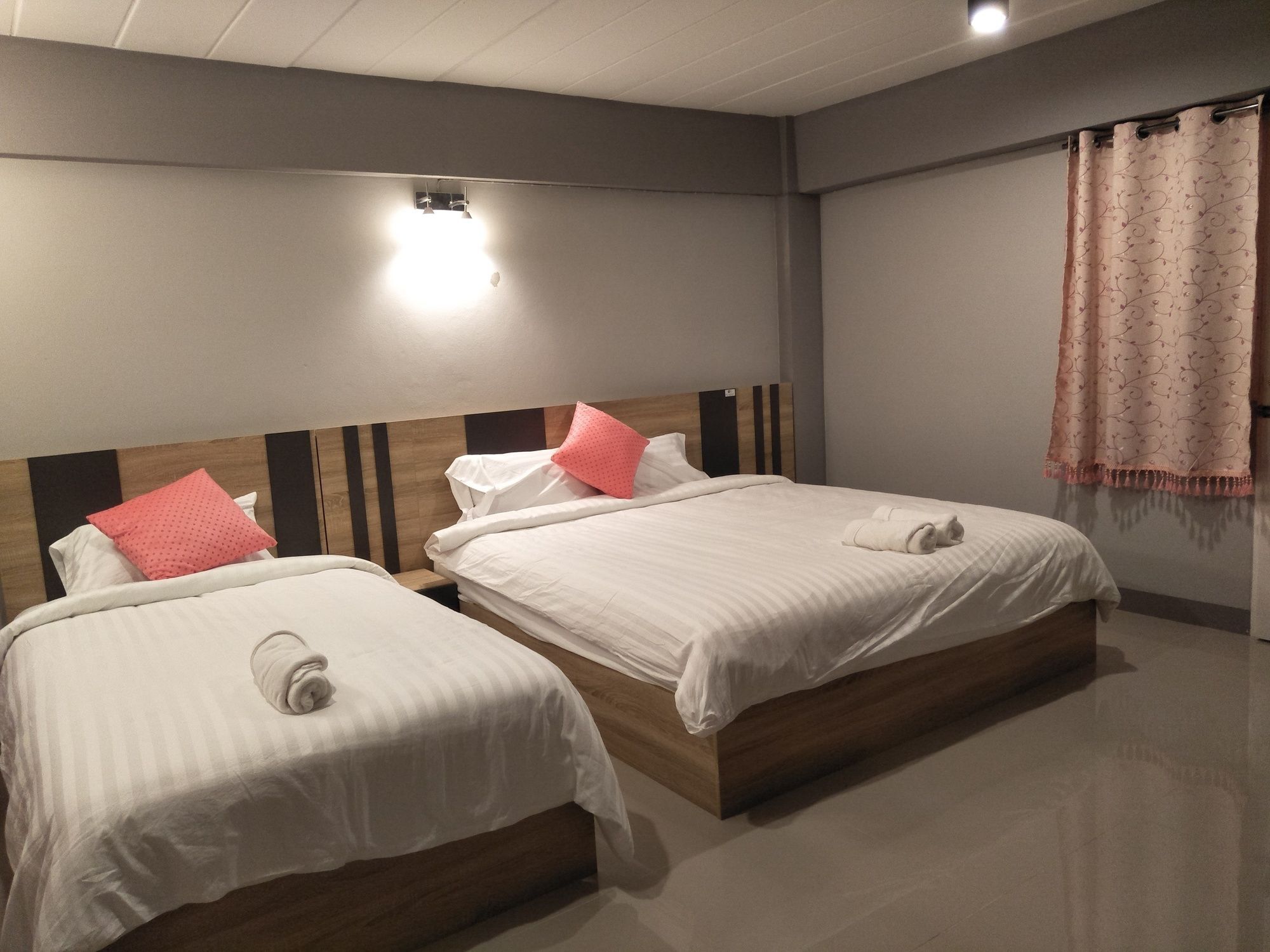 Rinrada Place Hotel Ubon Ratchathani Eksteriør billede